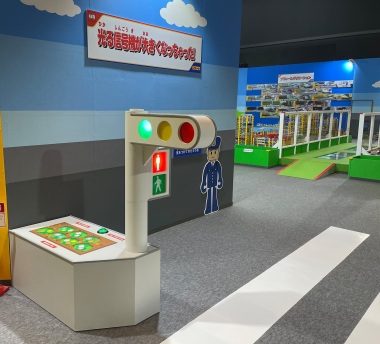 光る信号機が大きくなっちゃった！