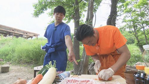 料理に挑む高岸