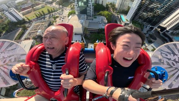 逆バンジーをする木村