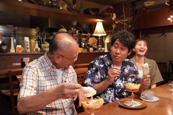 パフェを食べるYOYO'S